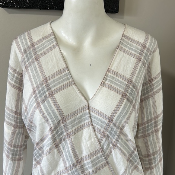 VINCE Plaid Crossover Blouse Long Sleeve Surplice Neck Super Soft Sz S - Picture 6 of 14